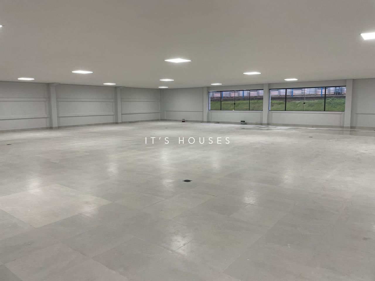 Sala de estar galpao para alugar em Barueri — 2200 m² — imagem 2 de 7