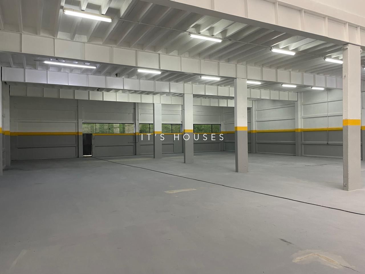 Cozinha e área gourmet galpao para alugar em Barueri — 2200 m² — imagem 3 de 7