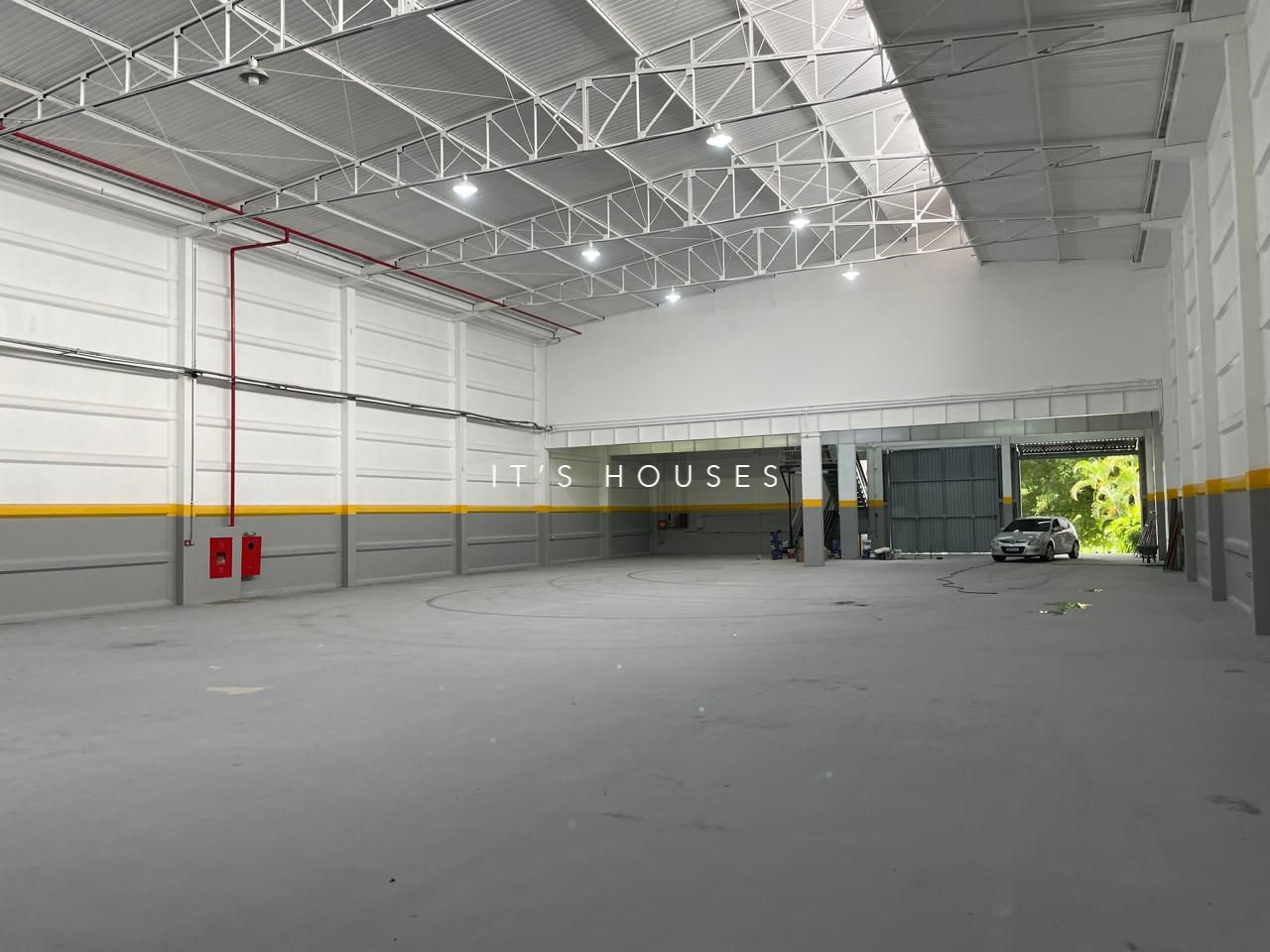 Suíte principal galpao para alugar em Barueri — 2200 m² — imagem 4 de 7