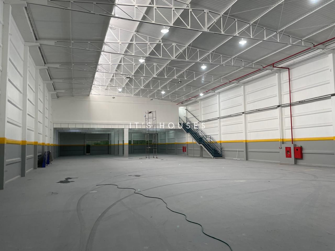 Área de convivência galpao para alugar em Barueri — 2200 m² — imagem 6 de 7