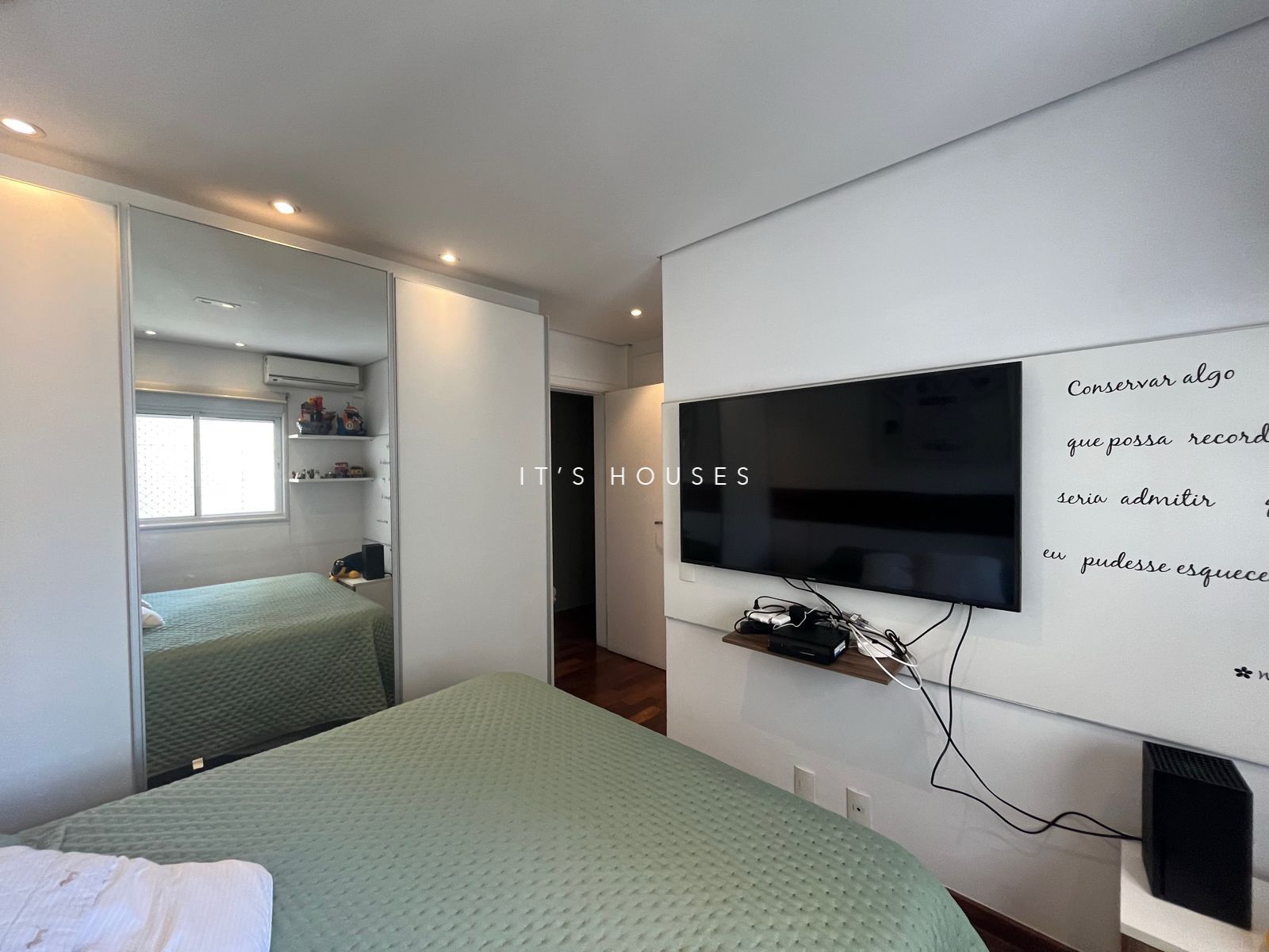 Sala de estar apartamento para alugar em Essencia Alphaville, Alphaville, Barueri — 3 suítes, 212 m² — imagem 2 de 20