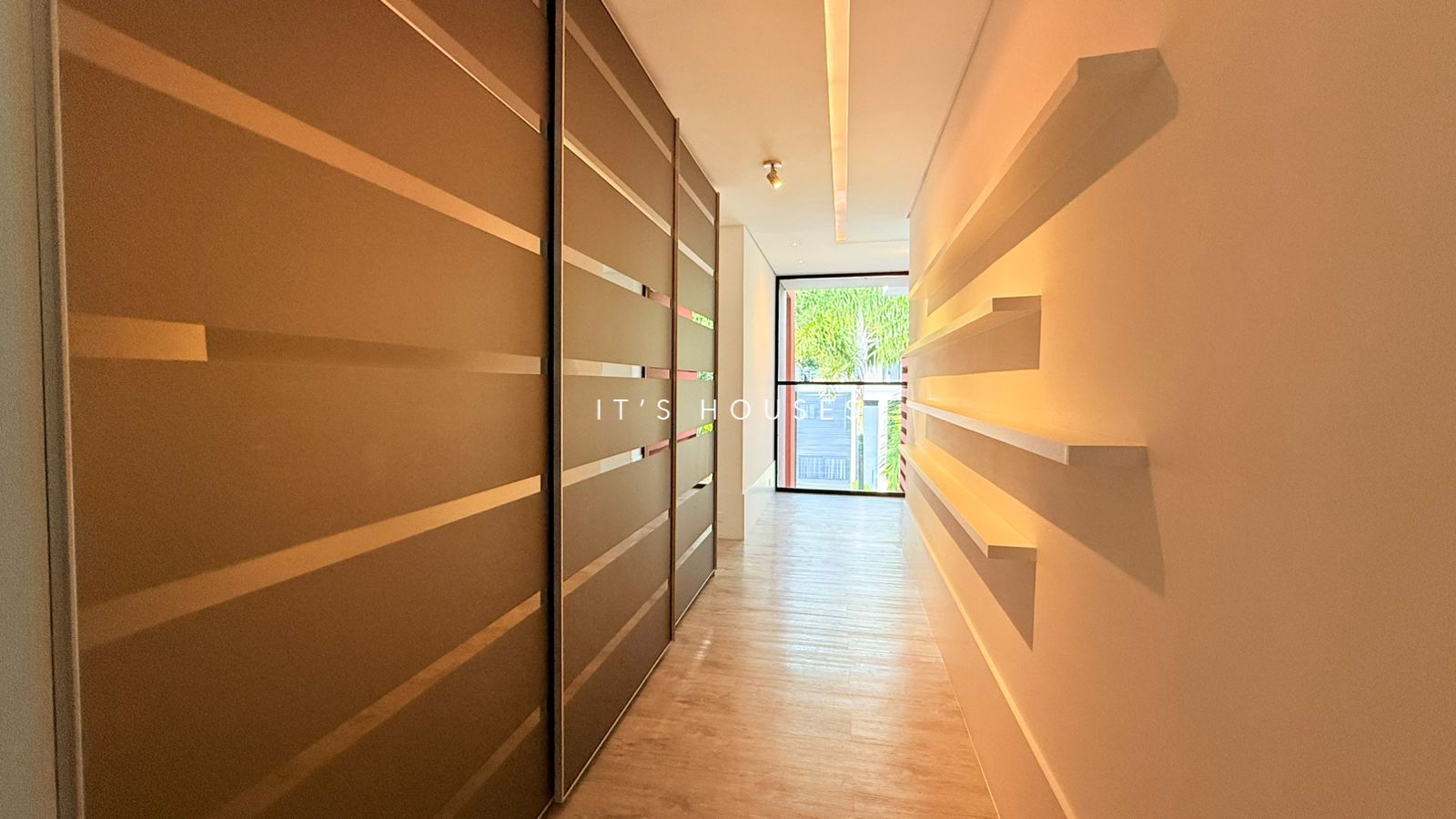 Área de convivência casa para alugar em Tambore 11, Alphaville, Santana de Parnaíba — 4 suítes, 505 m² — imagem 6 de 23