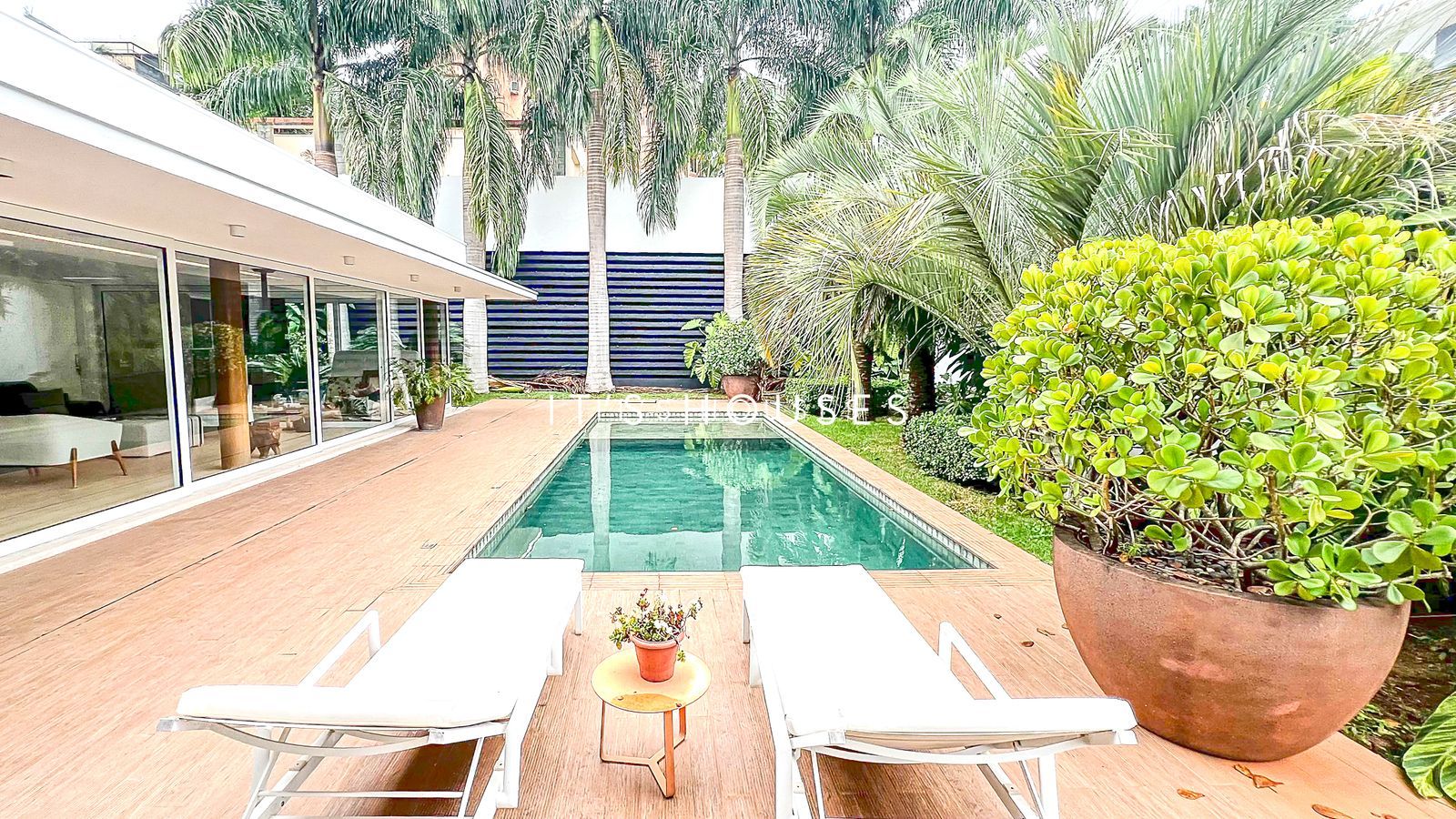 Sala de estar casa à venda em Melville , Alphaville, Santana de Parnaíba — 2 suítes, 700 m² — imagem 2 de 30