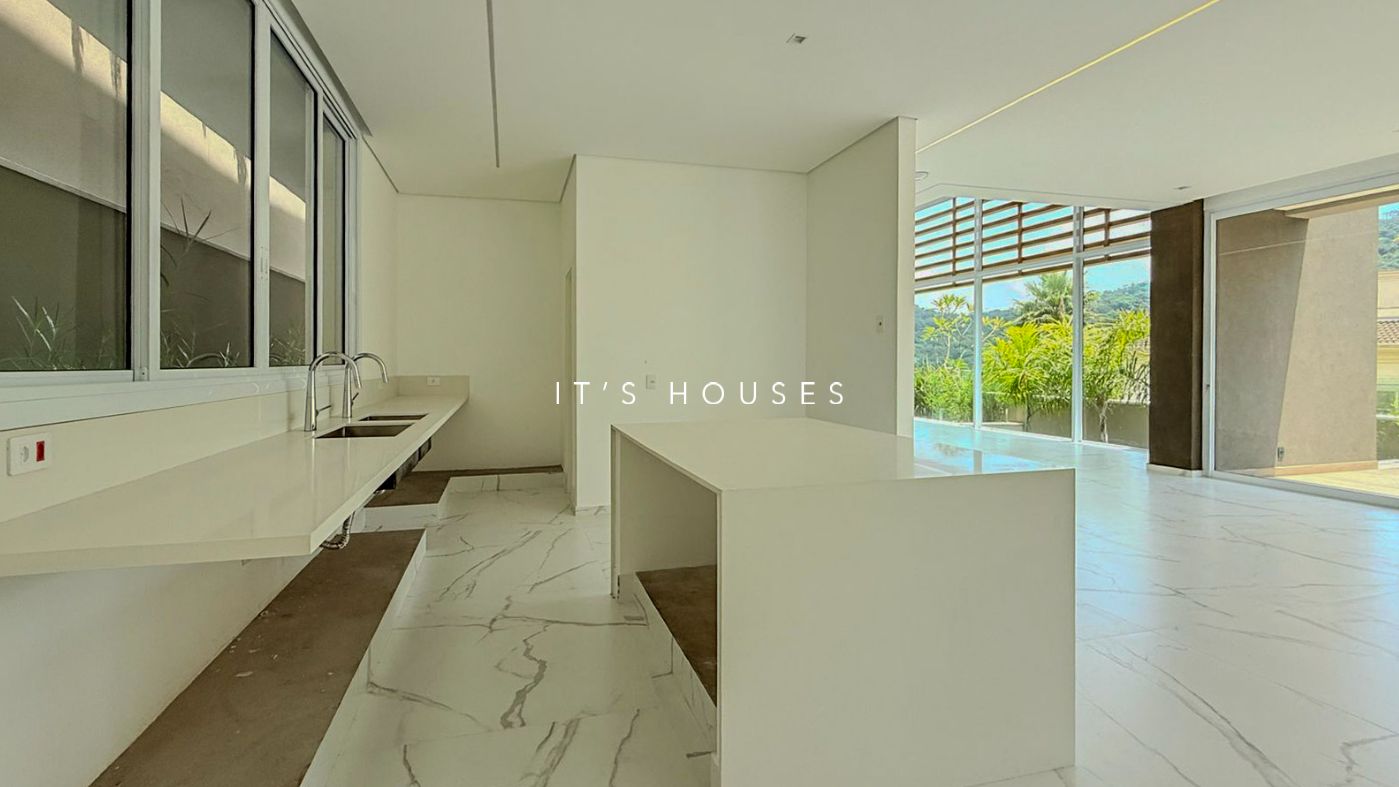 Piscina e área externa casa à venda em Residencial Tambore 10 , Alphaville, Santana de Parnaíba — 4 suítes, 625 m² — imagem 5 de 12