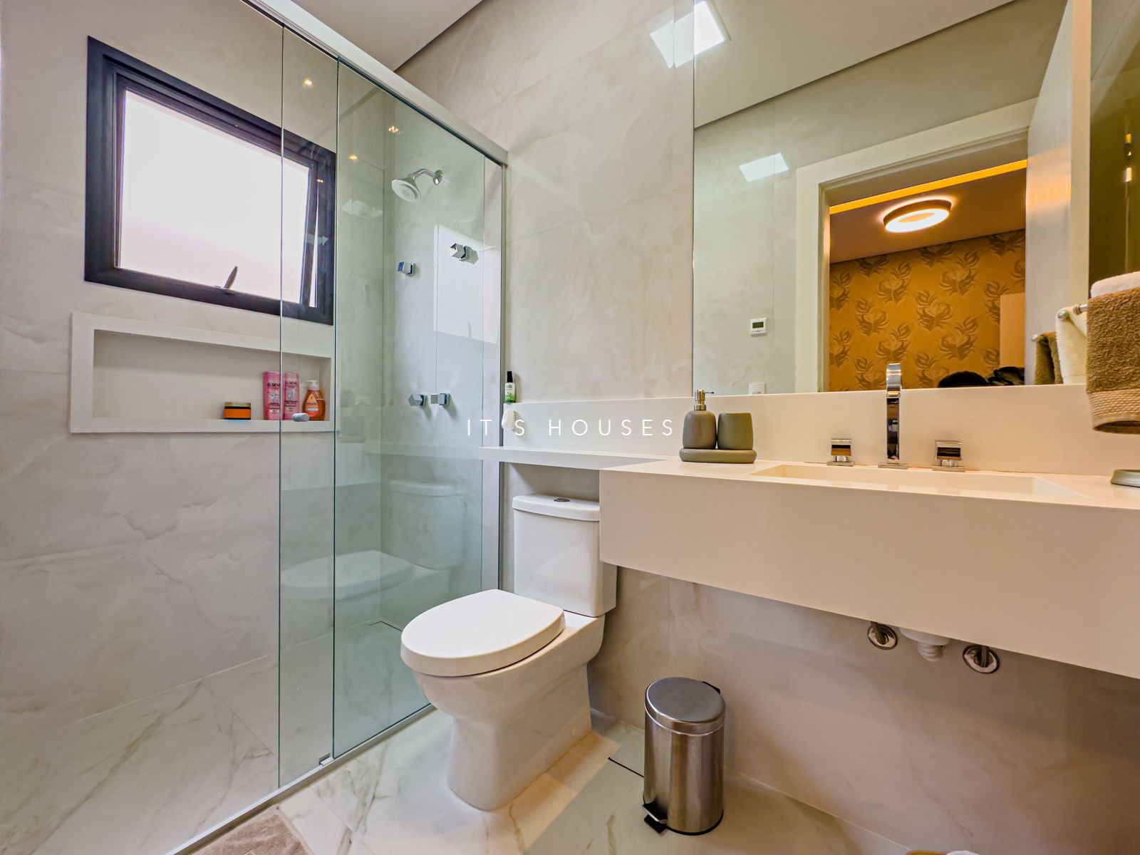 Cozinha e área gourmet casa à venda em Genesis 1, Alphaville, Santana de Parnaíba — 4 suítes, 470 m² — imagem 3 de 30