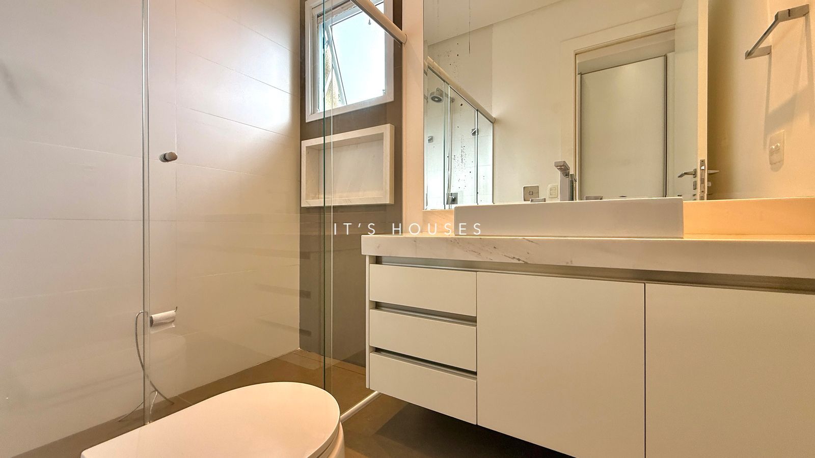 Cozinha e área gourmet casa à venda em Itahye Residencial, Alphaville, Barueri — 4 suítes, 851 m² — imagem 3 de 37