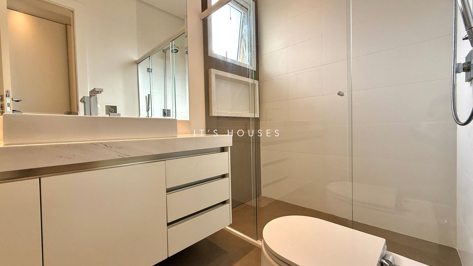 Área de convivência casa à venda em Itahye Residencial, Alphaville, Barueri — 4 suítes, 851 m² — imagem 6 de 37