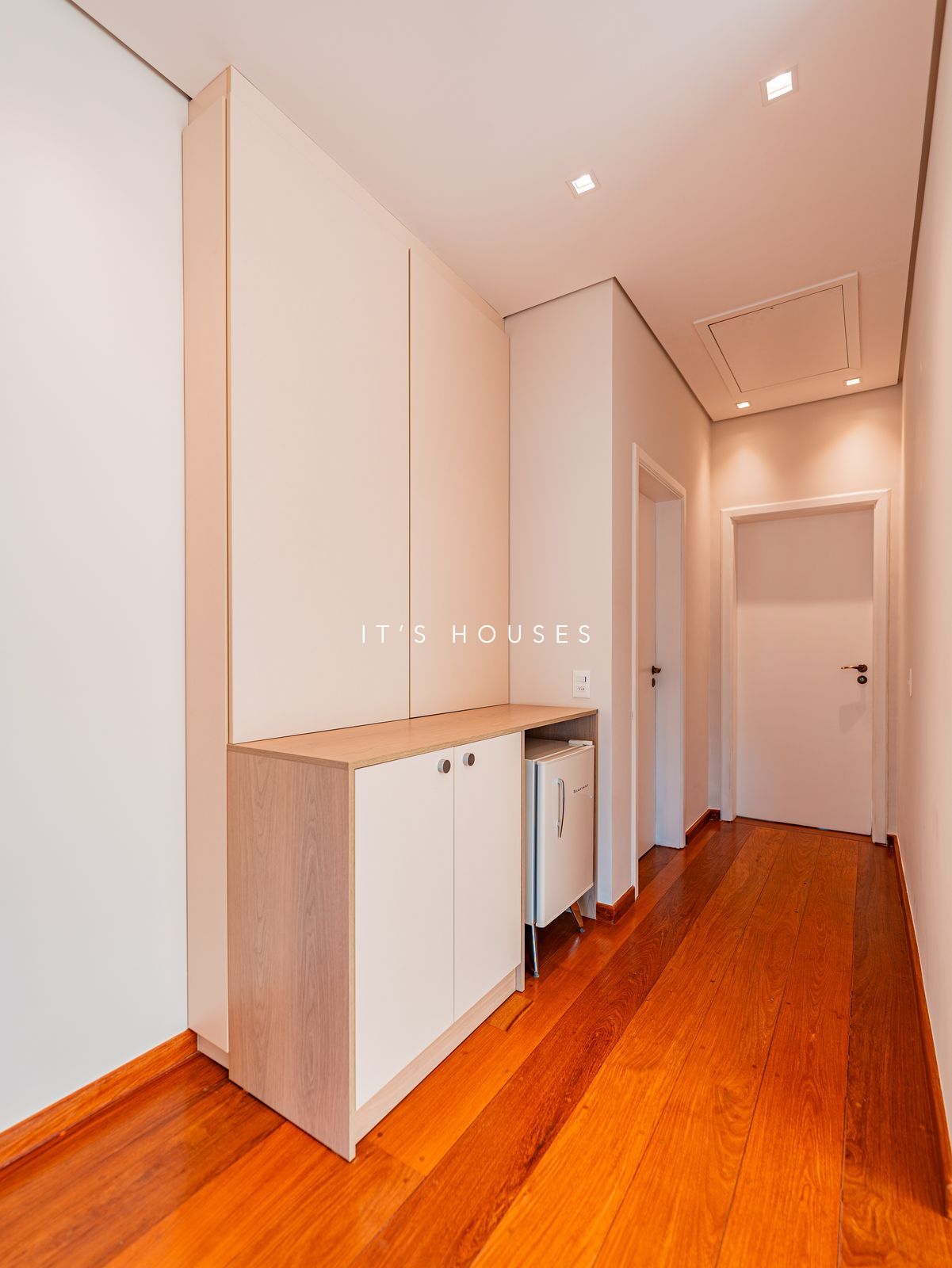 Cozinha e área gourmet casa à venda em Alphaville Residencial 4, Alphaville, Santana de Parnaíba — 4 suítes, 728 m² — imagem 3 de 30