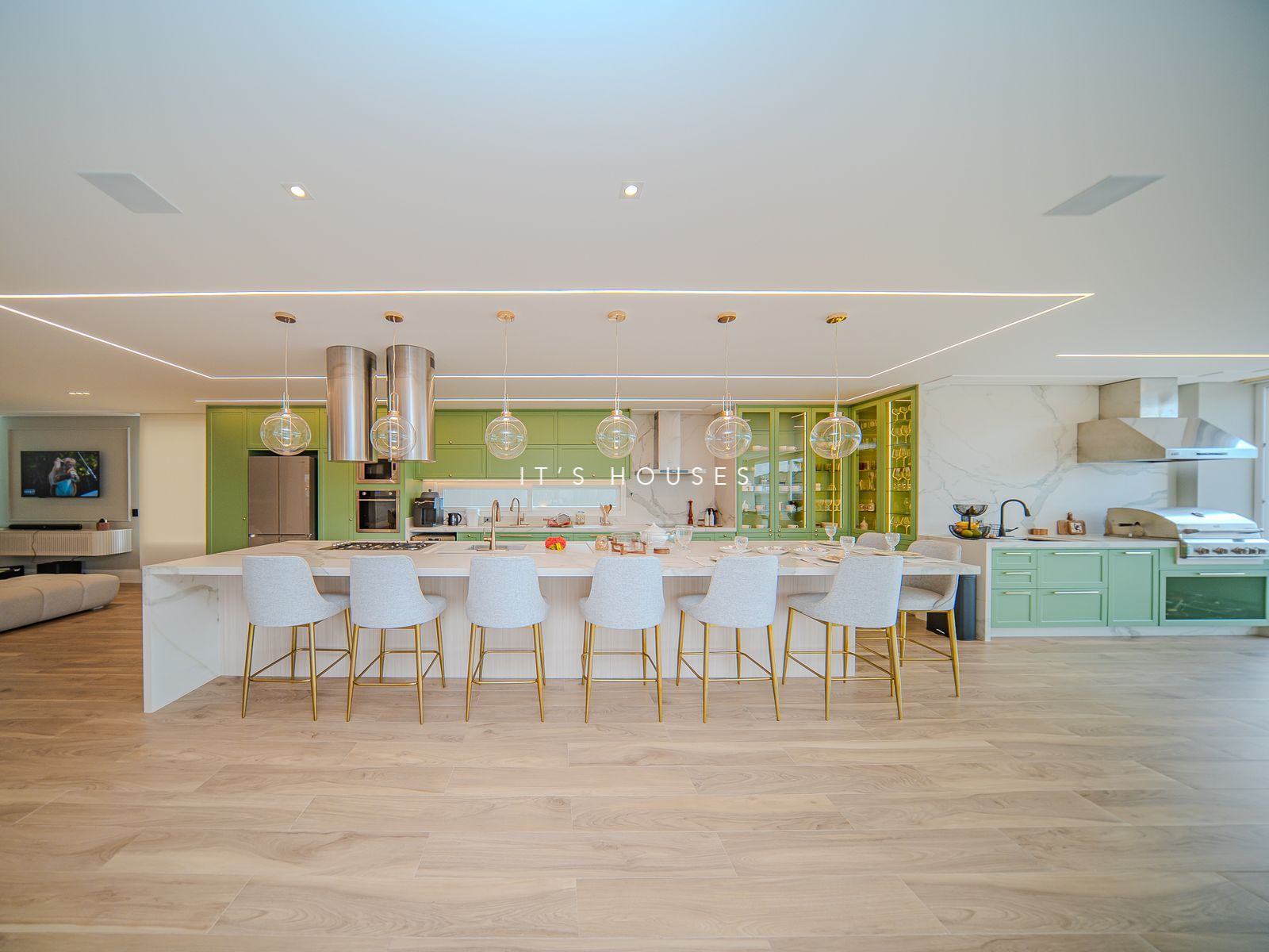 Sala de estar casa à venda em Genesis 1, Alphaville, Santana de Parnaíba — 6 suítes, 1260 m² — imagem 2 de 30