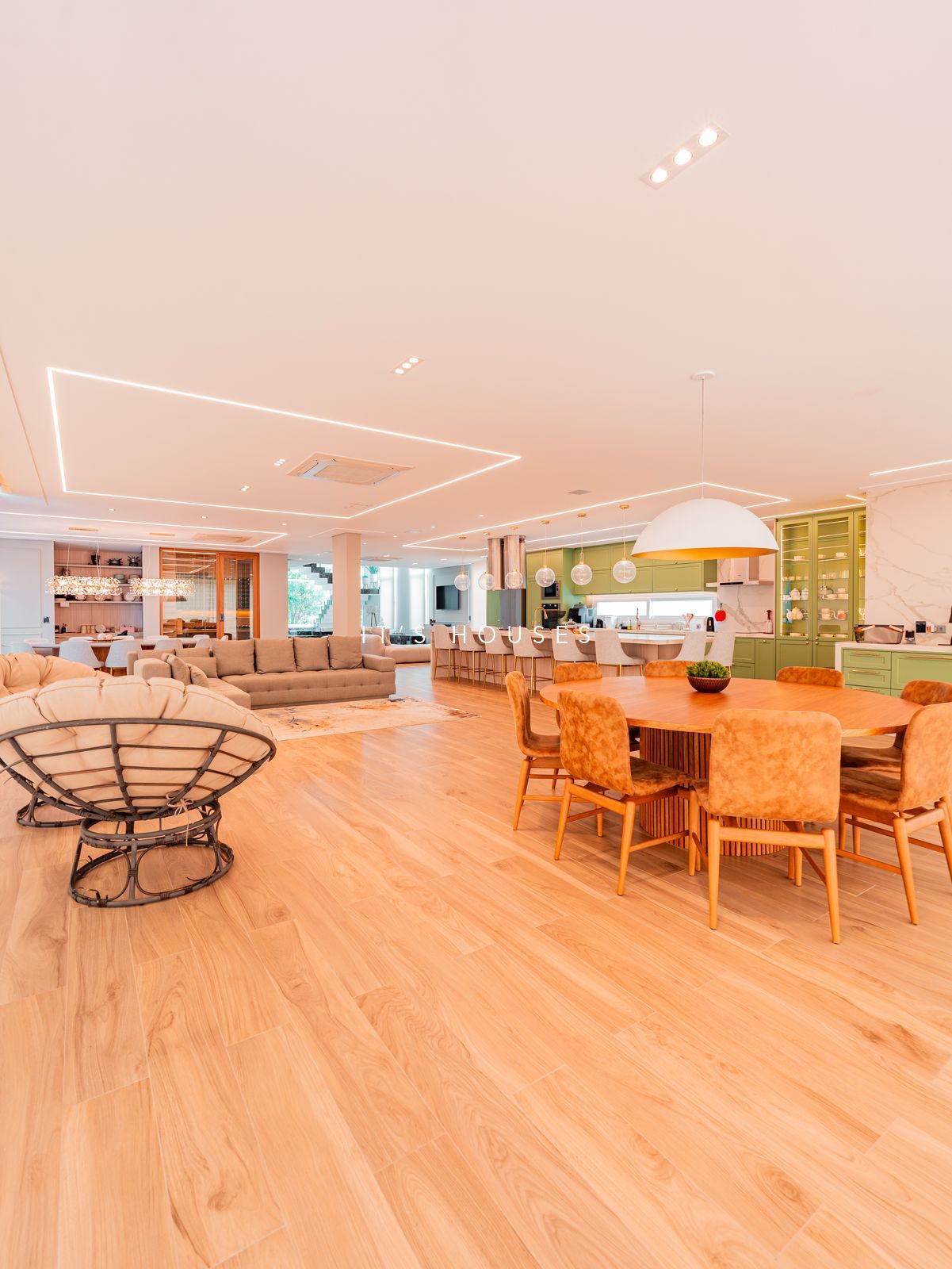 Área de convivência casa à venda em Genesis 1, Alphaville, Santana de Parnaíba — 6 suítes, 1260 m² — imagem 6 de 30