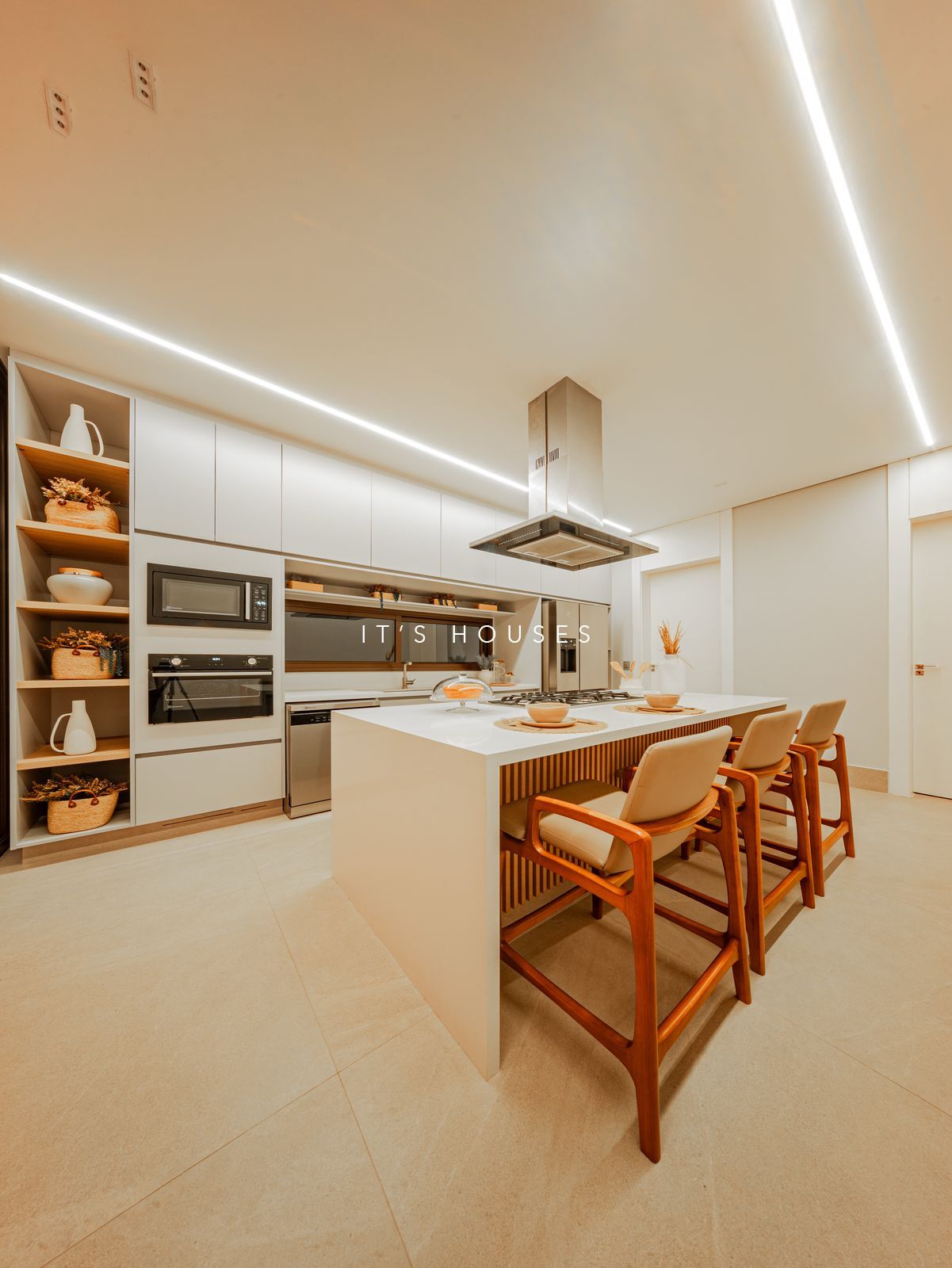 Cozinha e área gourmet casa à venda em Villa Solaia , Alphaville, Barueri — 4 suítes, 568 m² — imagem 3 de 22