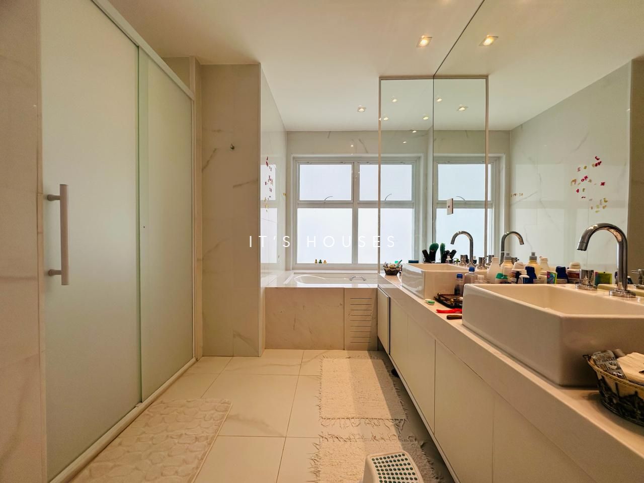 Suíte principal casa à venda em Gramercy Park, Alphaville, Barueri — 4 suítes, 400 m² — imagem 4 de 28