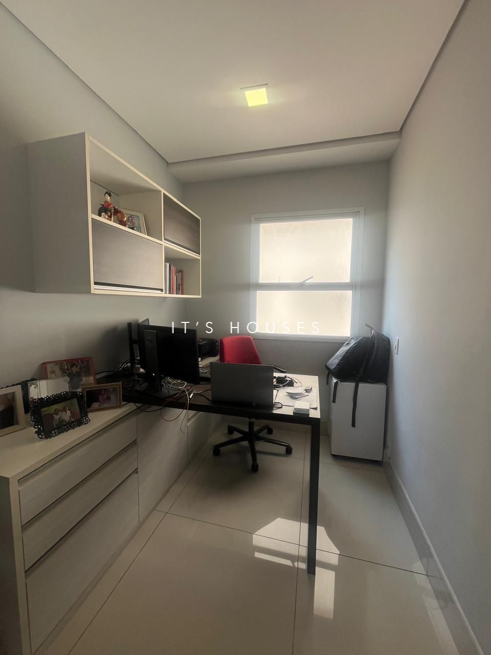 Sala de estar apartamento à venda em Ghaia Tambore, Alphaville, Santana de Parnaíba — 1 suíte, 132 m² — imagem 2 de 13