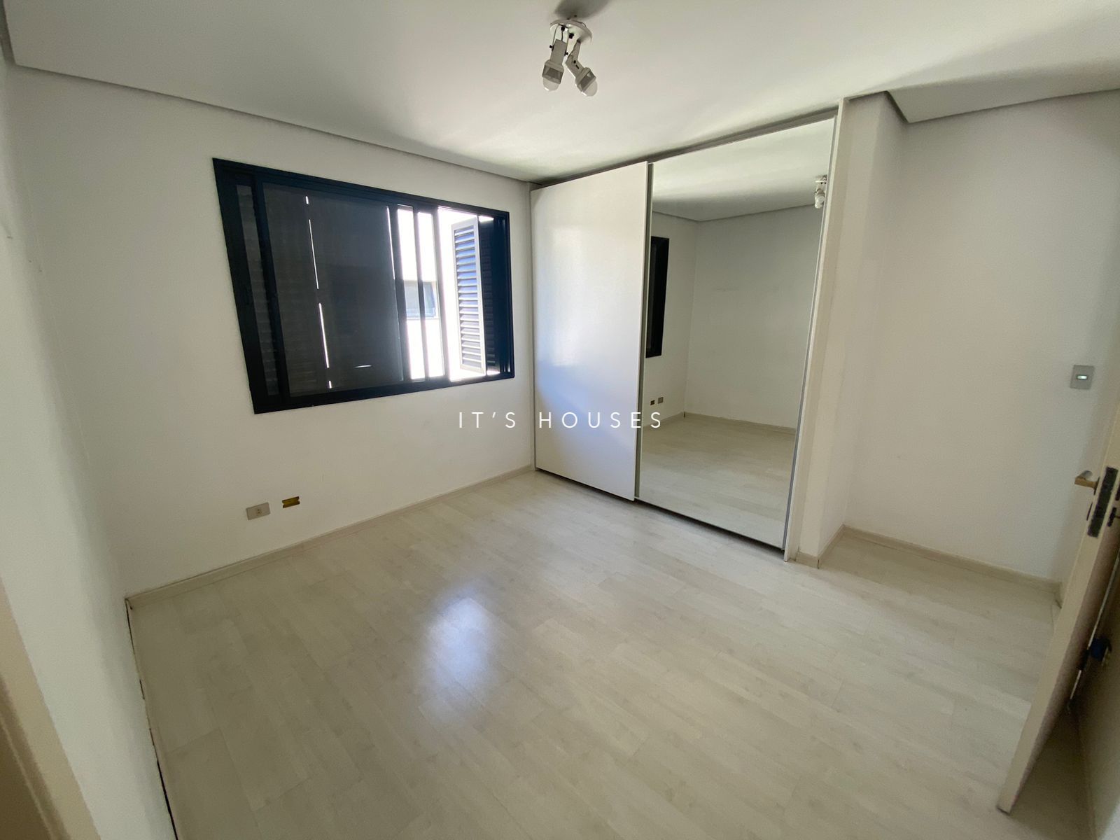 Sala de estar casa à venda em Alphaville Residencial 2, Alphaville, Barueri — 5 suítes, 560 m² — imagem 2 de 20