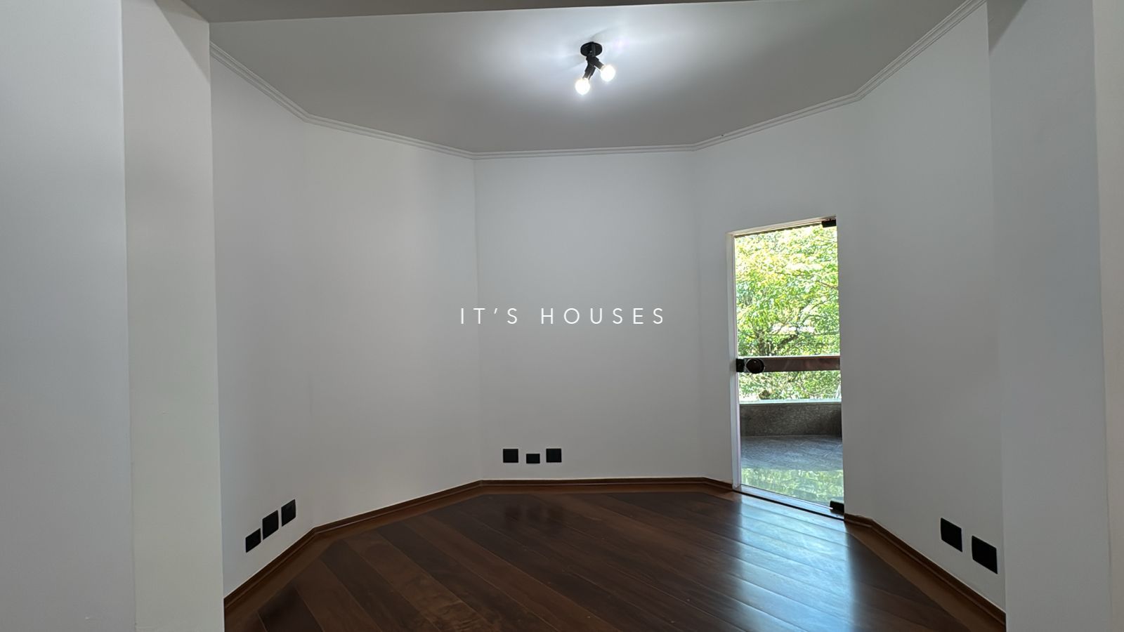 Sala de estar casa para alugar em Alphaville Residencial 2, Alphaville, Barueri — 4 suítes, 1309 m² — imagem 2 de 40