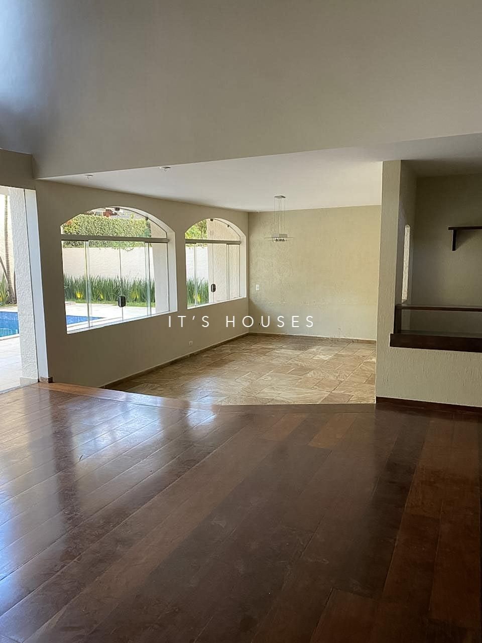 Sala de estar casa à venda em Alphaville Residencial 2, Alphaville, Barueri — 3 suítes, 560 m² — imagem 2 de 11
