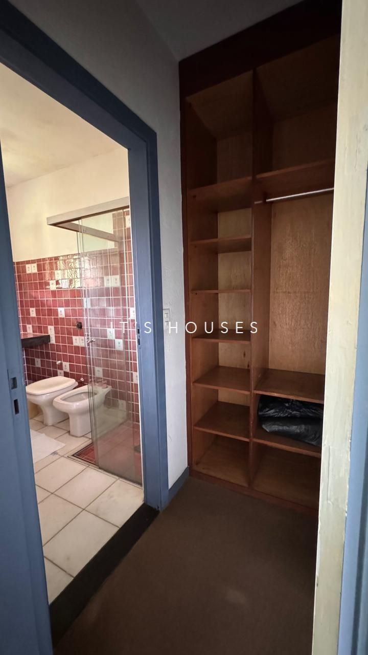 Cozinha e área gourmet casa à venda em Alphaville Residencial 2, Alphaville, Barueri — 4 suítes, 489 m² — imagem 3 de 39