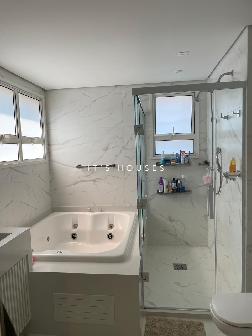 Cozinha e área gourmet apartamento à venda em Boulevard Tambore, Alphaville, Santana de Parnaíba — 3 suítes, 224 m² — imagem 3 de 28