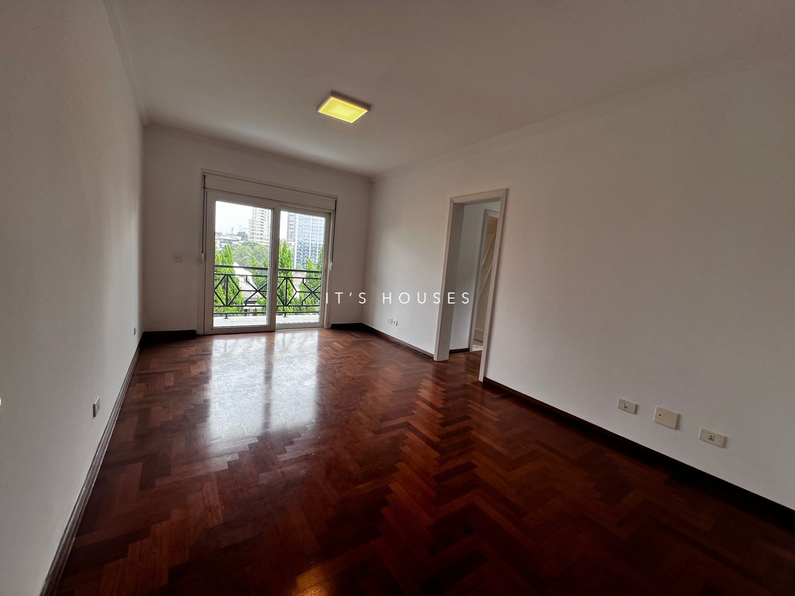 Cozinha e área gourmet casa à venda ou para alugar em 18 do Forte, Alphaville, Santana de Parnaíba — 4 suítes, 510 m² — imagem 3 de 30