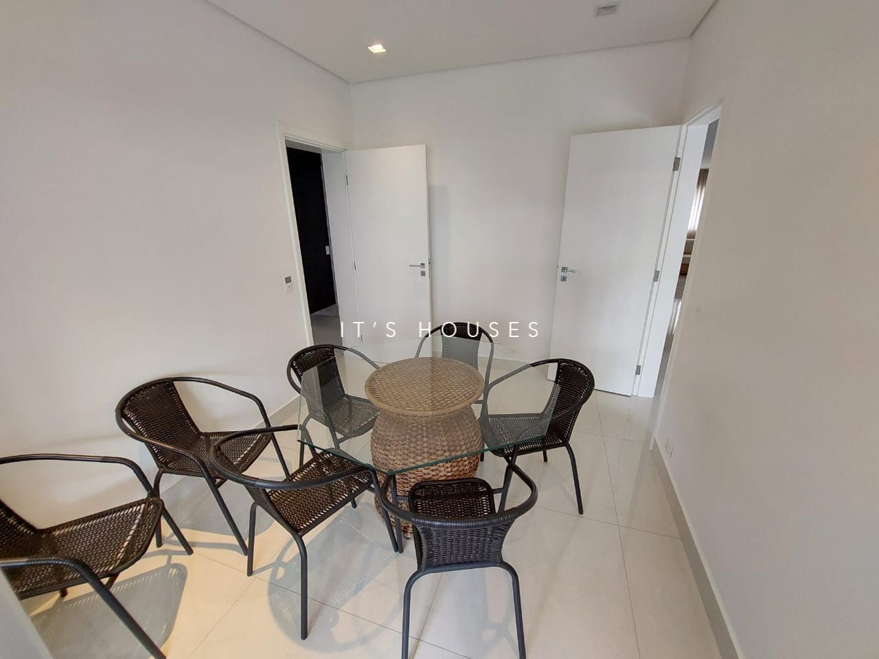 Cozinha e área gourmet casa à venda em Alphaville Residencial 11, Alphaville, Barueri — 2 suítes, 562 m² — imagem 3 de 12