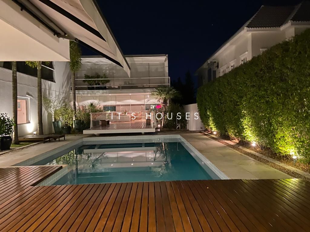 Fachada casa à venda em Tambore 3, Alphaville, Santana de Parnaíba — 5 suítes, 1200 m² — imagem 1 de 27