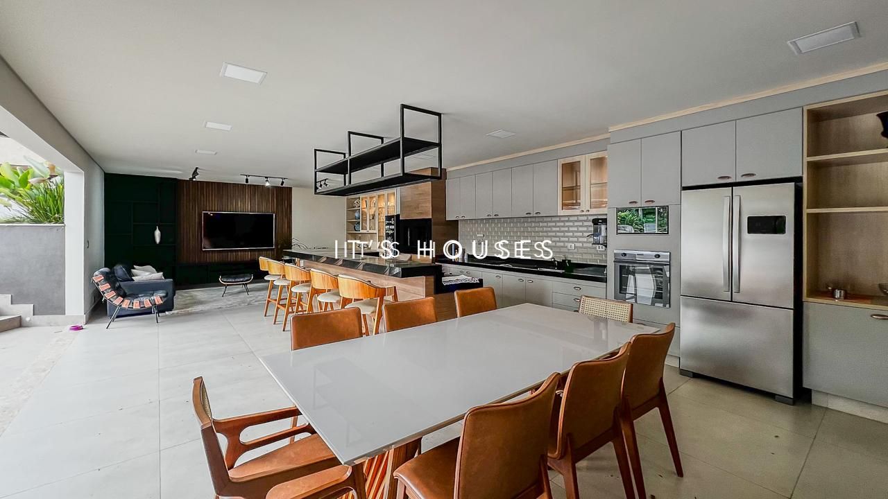 Cozinha e área gourmet casa à venda ou para alugar em Alphaville Residencial 11, Alphaville, Santana de Parnaíba — 4 suítes, 1559 m² — imagem 3 de 31