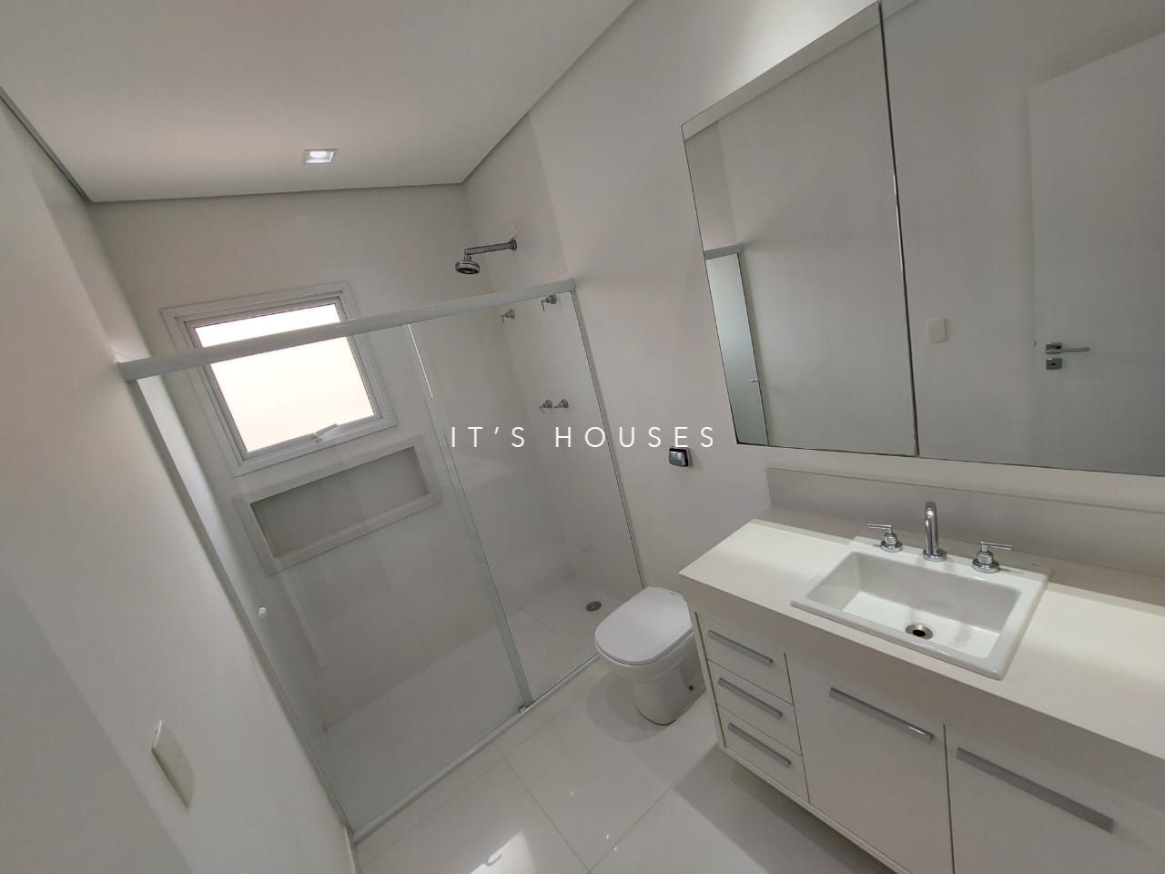 Sala de estar casa à venda ou para alugar em Alphaville Residencial 11, Alphaville, Santana de Parnaíba — 2 suítes, 562 m² — imagem 2 de 12