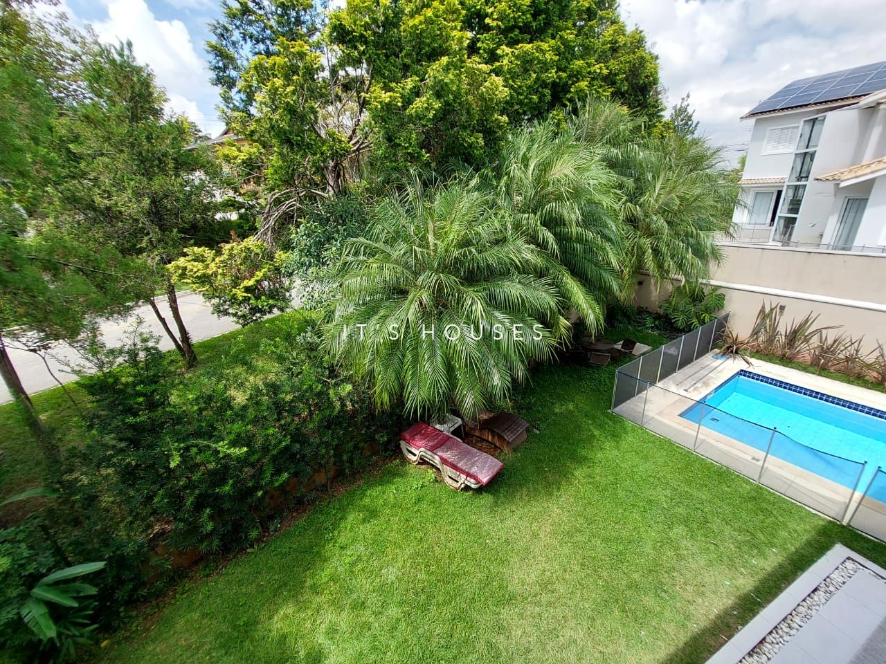 Fachada casa à venda ou para alugar em Alphaville Residencial 11, Alphaville, Santana de Parnaíba — 2 suítes, 562 m² — imagem 1 de 12