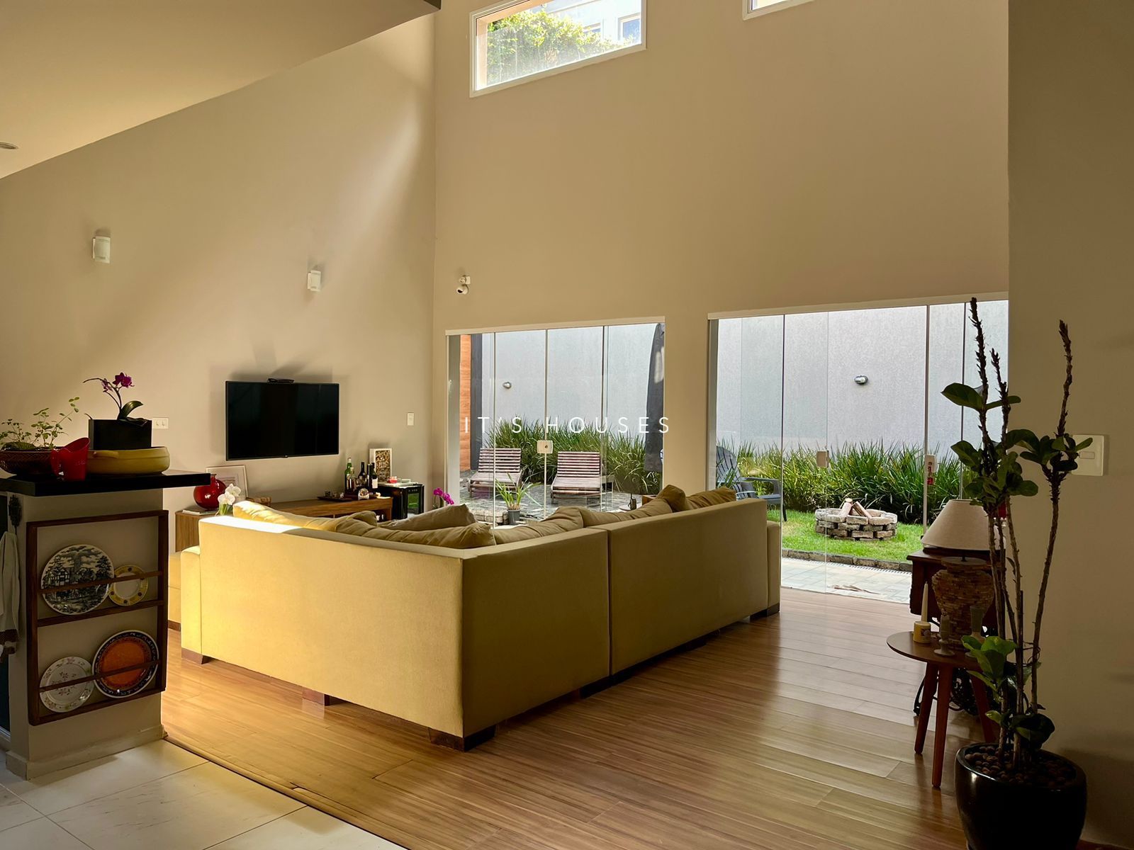 Suíte principal casa à venda em Valville 1, Alphaville, Santana de Parnaíba — 3 suítes, 442 m² — imagem 4 de 29