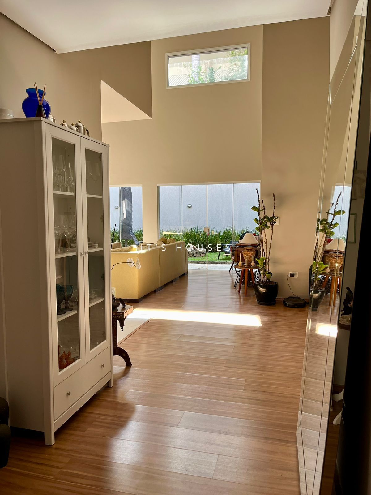 Área de convivência casa à venda em Valville 1, Alphaville, Santana de Parnaíba — 3 suítes, 442 m² — imagem 6 de 29