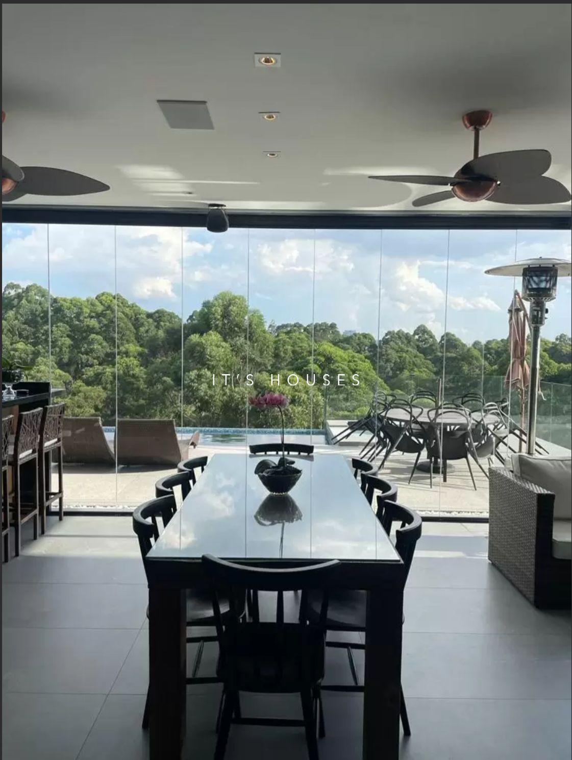 Piscina e área externa casa à venda em Residencial Tambore 10 , Alphaville, Santana de Parnaíba — 5 suítes, 680 m² — imagem 5 de 14