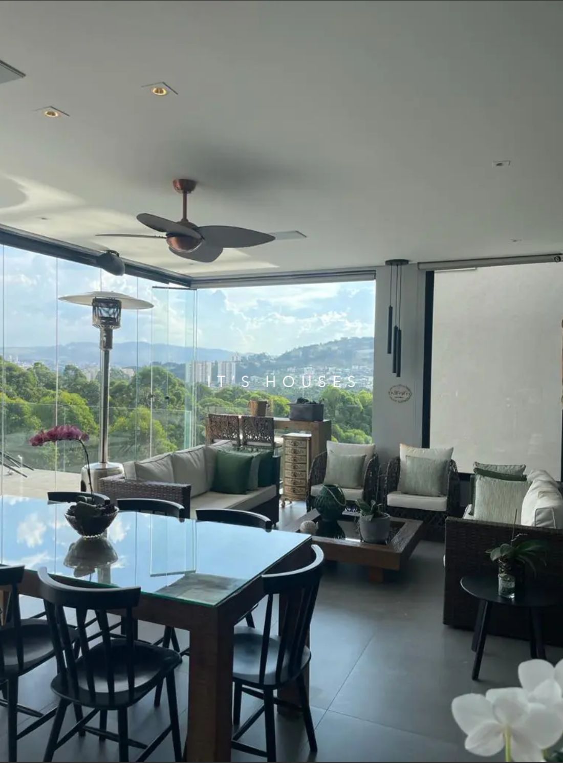 Área de convivência casa à venda em Residencial Tambore 10 , Alphaville, Santana de Parnaíba — 5 suítes, 680 m² — imagem 6 de 14