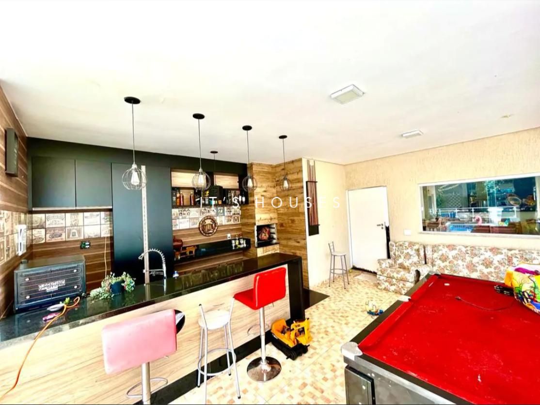 Área de convivência casa à venda em New Ville, Alphaville, Santana de Parnaíba — 4 suítes, 378 m² — imagem 6 de 9