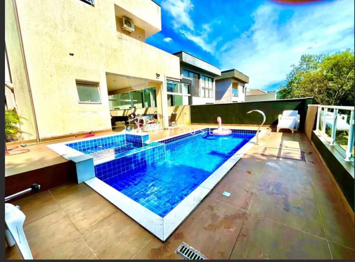 Fachada casa à venda em New Ville, Alphaville, Santana de Parnaíba — 4 suítes, 378 m² — imagem 1 de 9