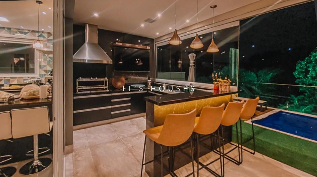 Cozinha e área gourmet casa à venda em Burle Marx, Alphaville, Santana de Parnaíba — 4 suítes, 400 m² — imagem 3 de 10