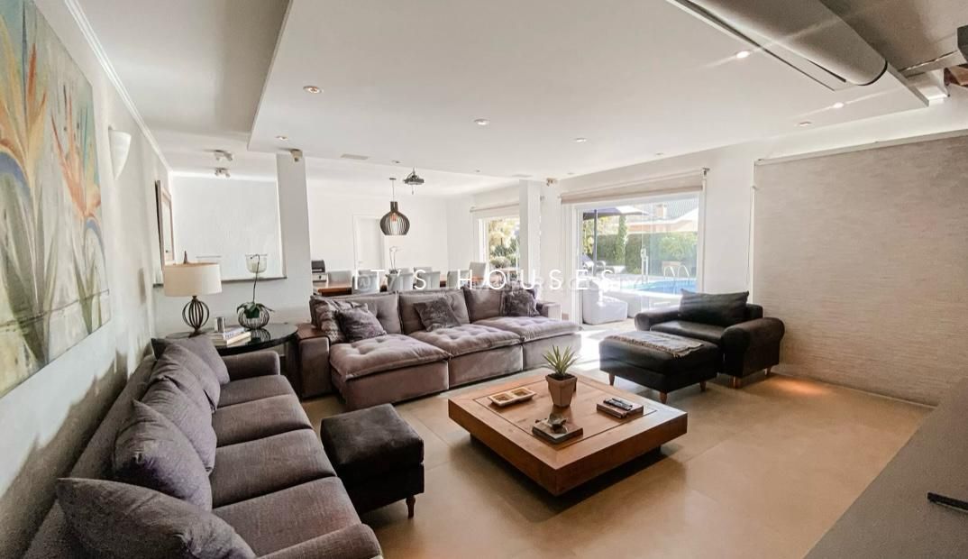 Cozinha e área gourmet casa à venda em Alphaville Residencial 12, Alphaville, Santana de Parnaíba — 3 suítes, 500 m² — imagem 3 de 14