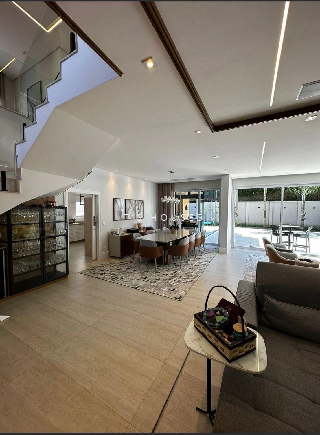 Cozinha e área gourmet casa à venda em Residencial Tambore 10 , Alphaville, Santana de Parnaíba — 4 suítes, 566 m² — imagem 3 de 12