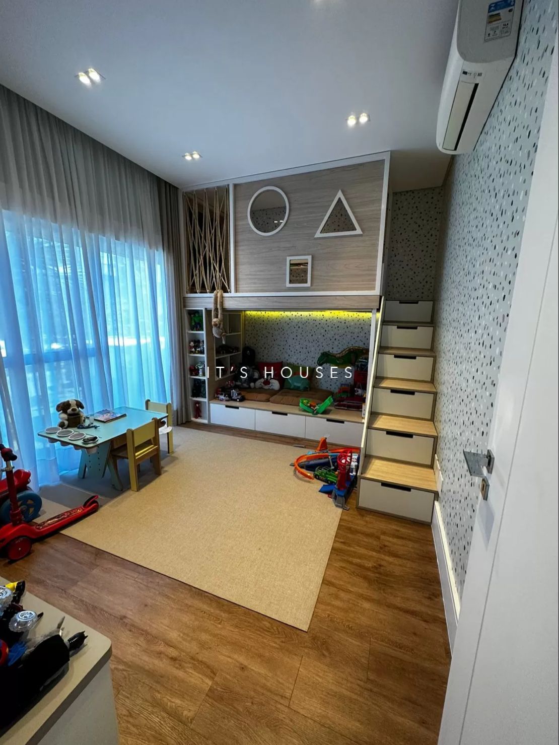 Área de convivência casa à venda em Residencial Tambore 10 , Alphaville, Santana de Parnaíba — 4 suítes, 566 m² — imagem 6 de 12
