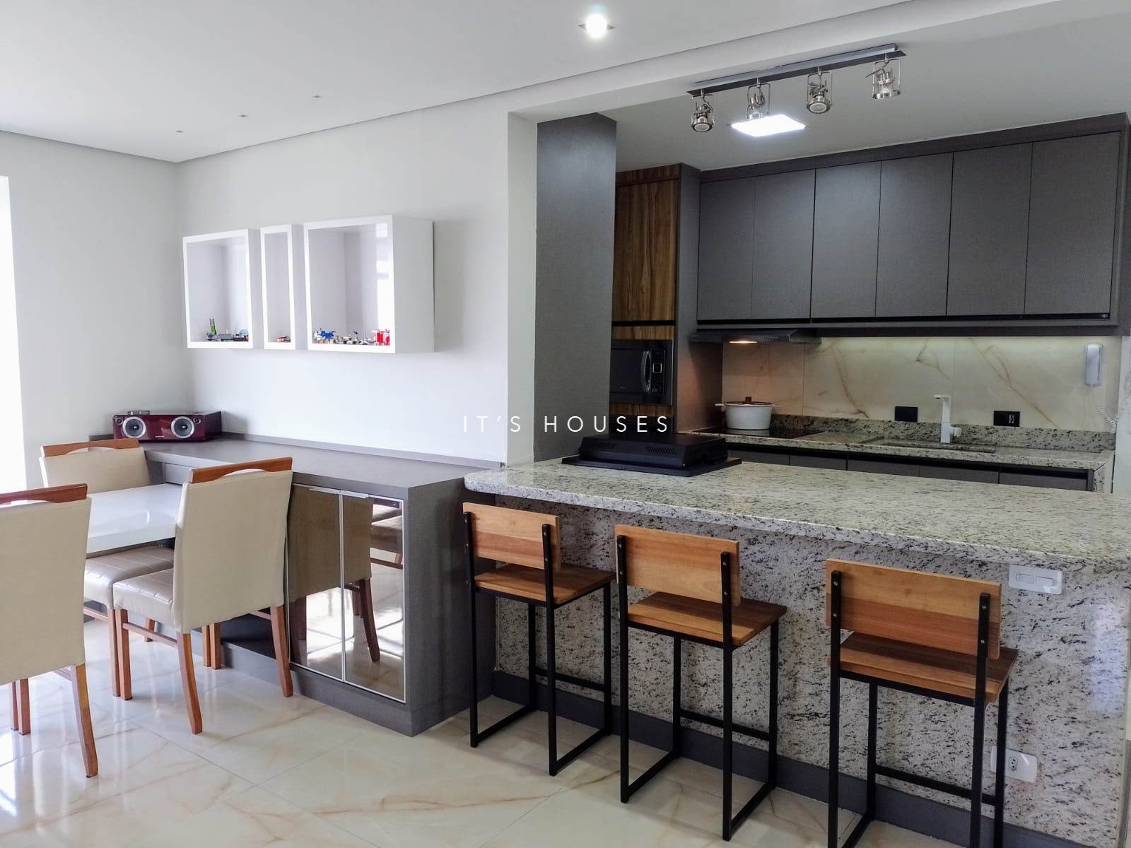 Fachada apartamento à venda em Condominio Pacific Towers, Alphaville, Barueri — 1 suíte, 74 m² — imagem 1 de 23