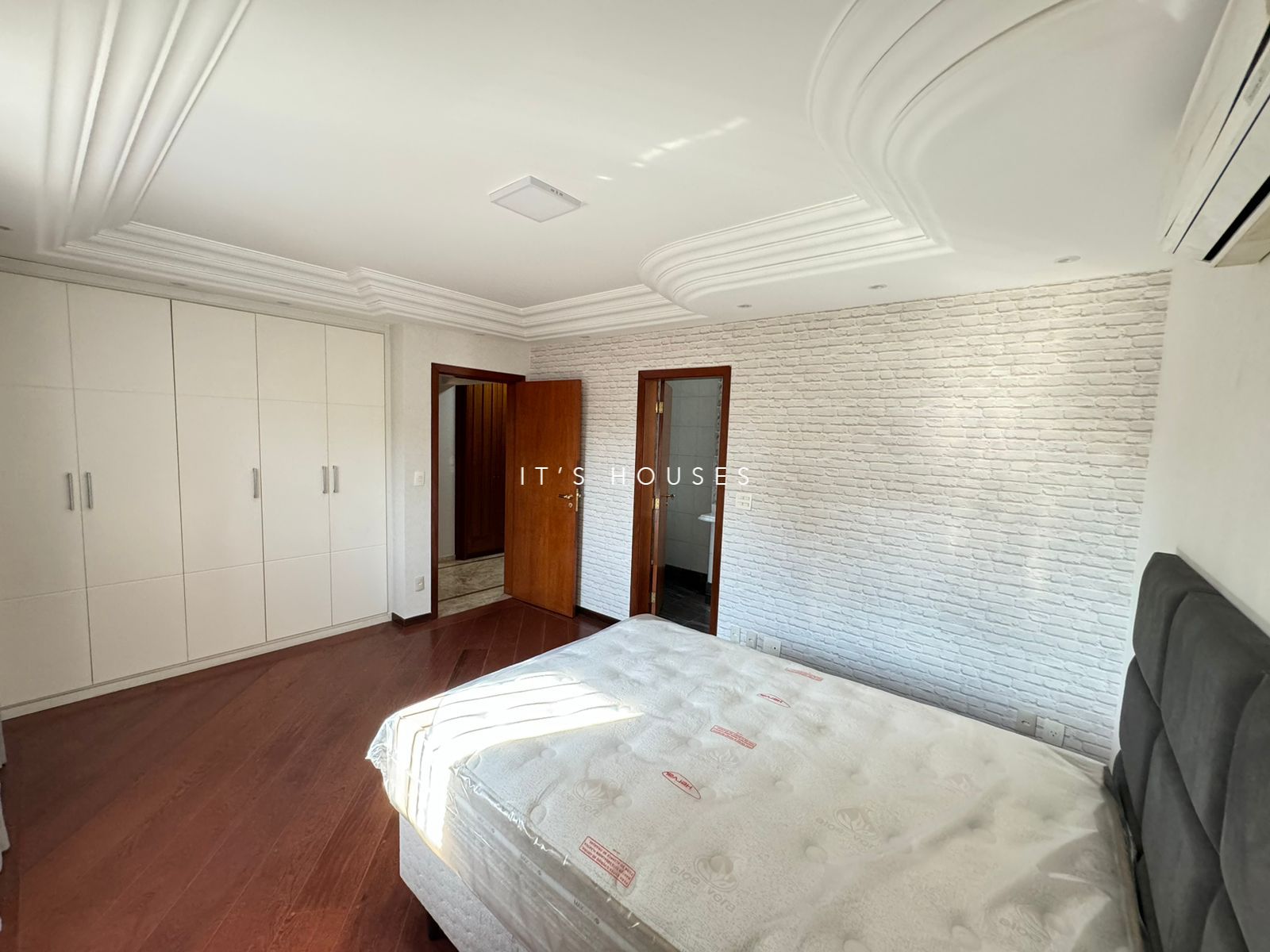 Cozinha e área gourmet casa à venda em Alphaville Residencial 0, Alphaville, Barueri — 4 suítes, 450 m² — imagem 3 de 25