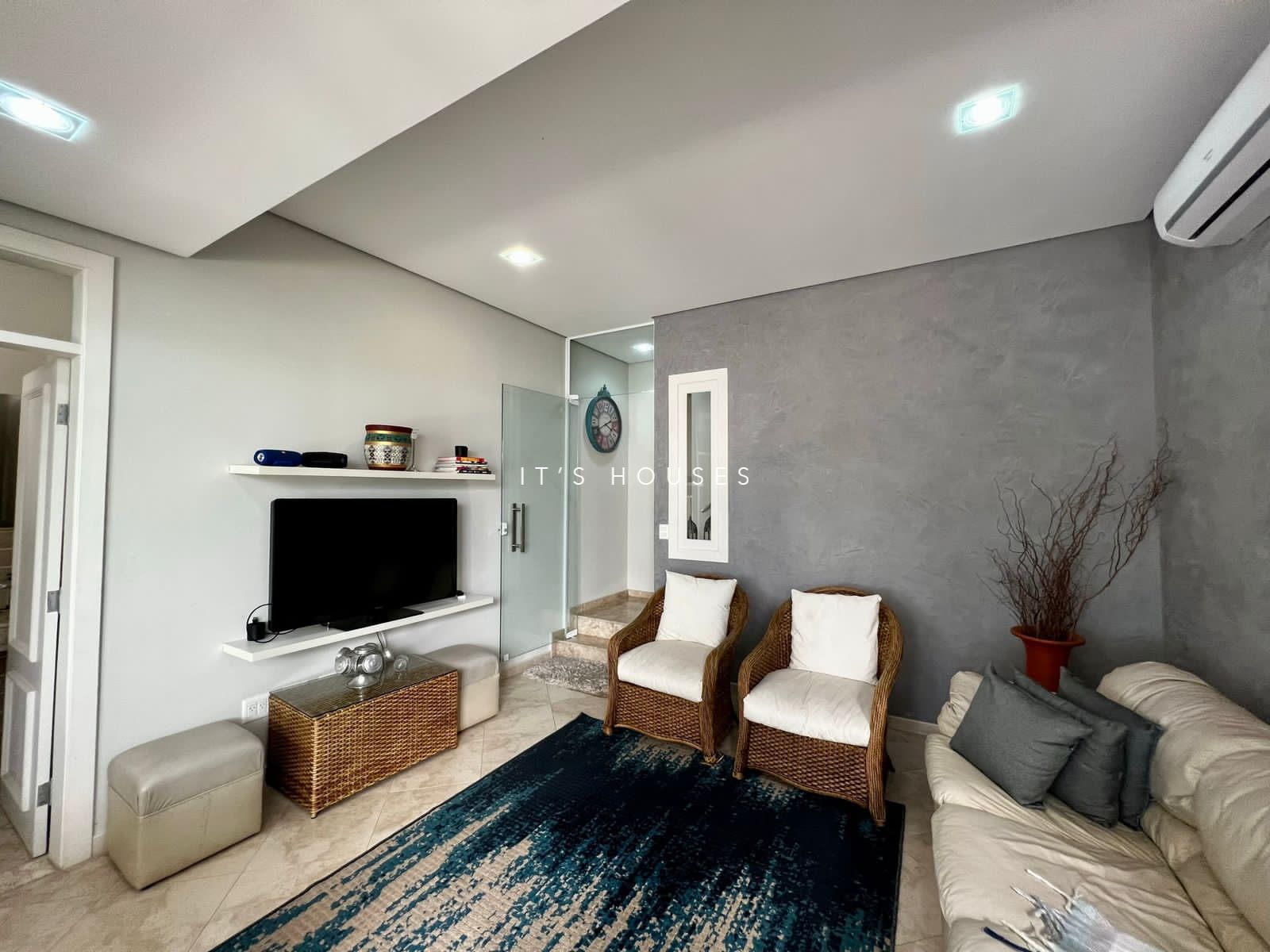Sala de estar casa à venda em Valville 1, Alphaville, Santana de Parnaíba — 4 suítes, 452 m² — imagem 2 de 20