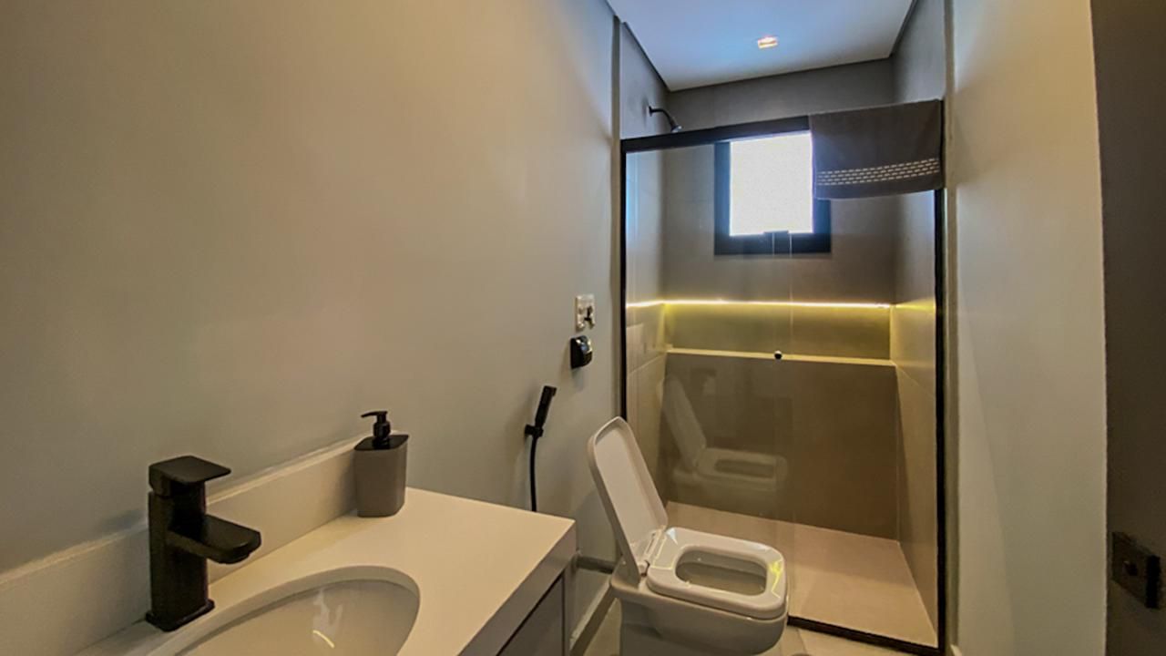 Suíte principal casa à venda em Alphaville Residencial 11, Alphaville, Santana de Parnaíba — 5 suítes, 450 m² — imagem 4 de 34