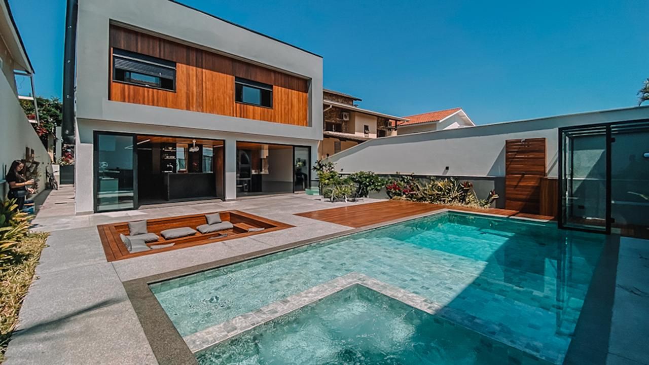 Fachada casa à venda em Alphaville Residencial 11, Alphaville, Santana de Parnaíba — 5 suítes, 450 m² — imagem 1 de 34