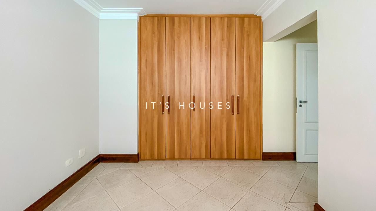 Cozinha e área gourmet casa à venda em 18 do Forte, Alphaville, Santana de Parnaíba — 4 suítes, 600 m² — imagem 3 de 29