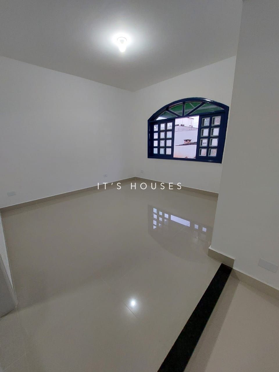 Piscina e área externa casa à venda em Alphaville Residencial 6, Alphaville, Santana de Parnaíba — 2 suítes, 360 m² — imagem 5 de 23