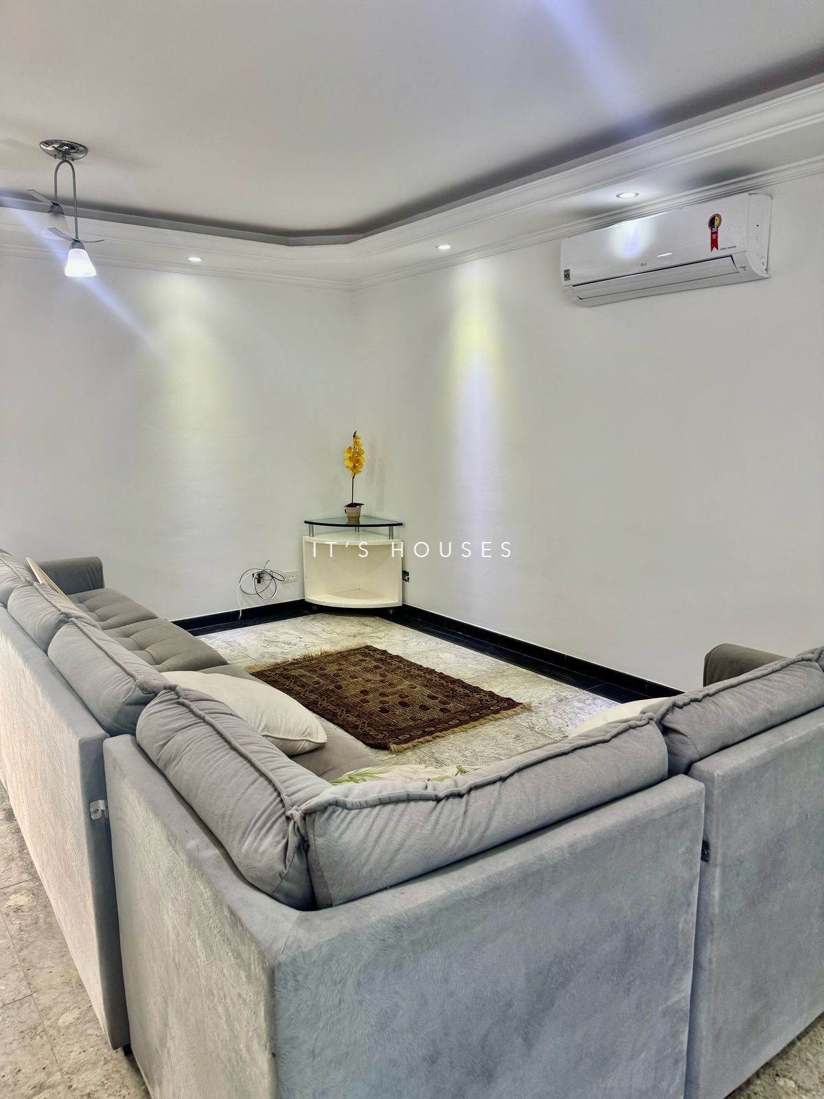 Cozinha e área gourmet casa para alugar em Tambore 4, Alphaville, Santana de Parnaíba — 4 suítes, 400 m² — imagem 3 de 29
