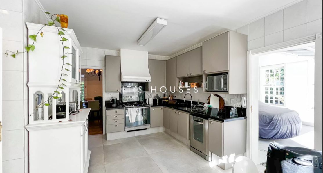 Sala de estar casa à venda em Residencial Tambore 1, Alphaville, Barueri — 1750 m² — imagem 2 de 12