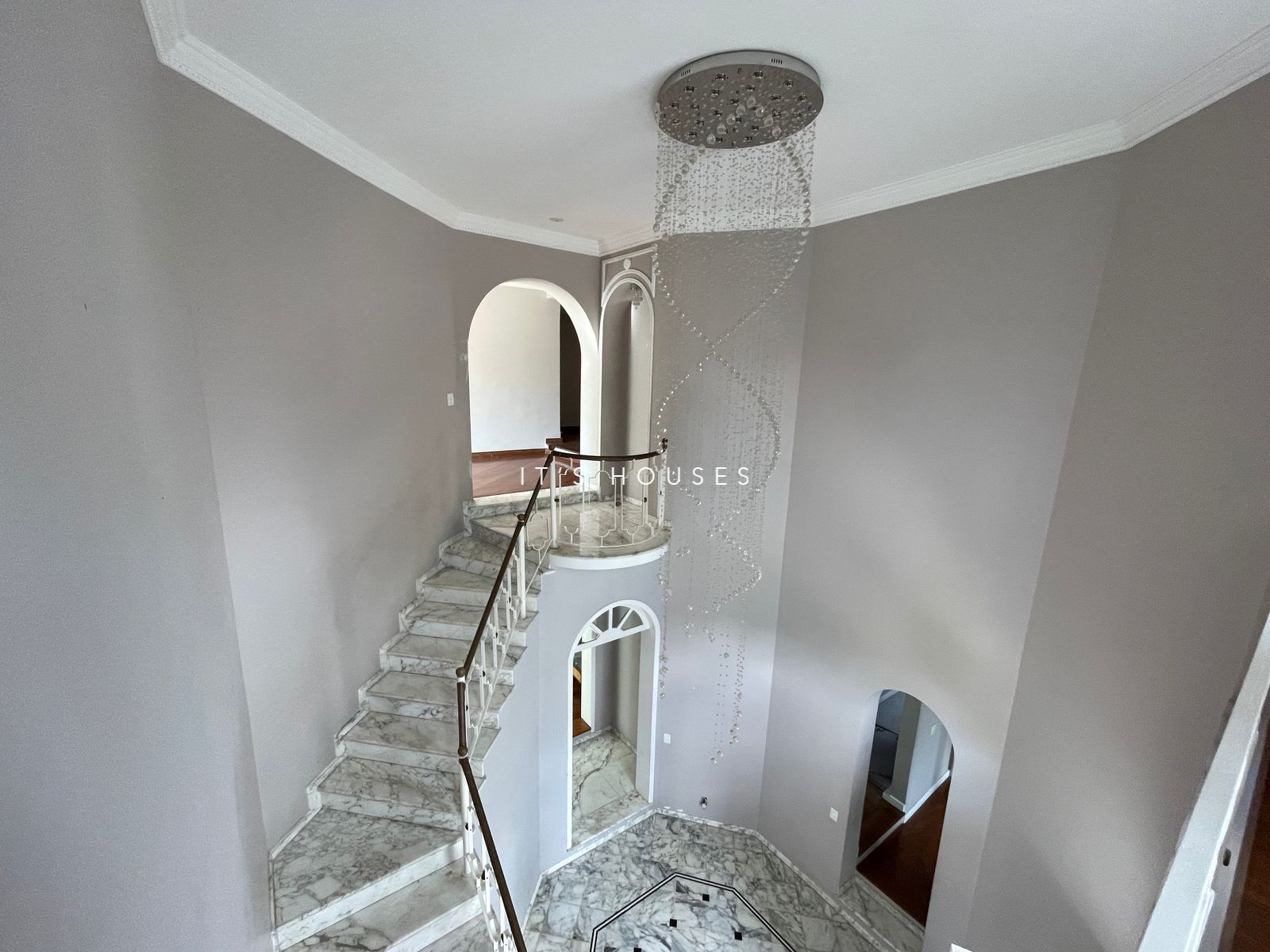 Sala de estar casa à venda em Residencial Tambore 1, Alphaville, Barueri — 4 suítes, 1500 m² — imagem 2 de 23