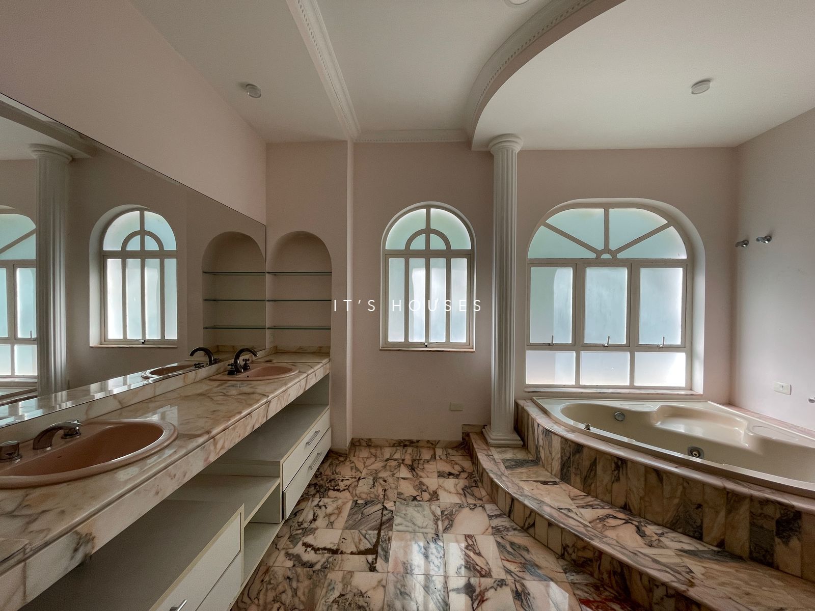 Área de convivência casa à venda em Residencial Tambore 1, Alphaville, Barueri — 4 suítes, 1500 m² — imagem 6 de 23