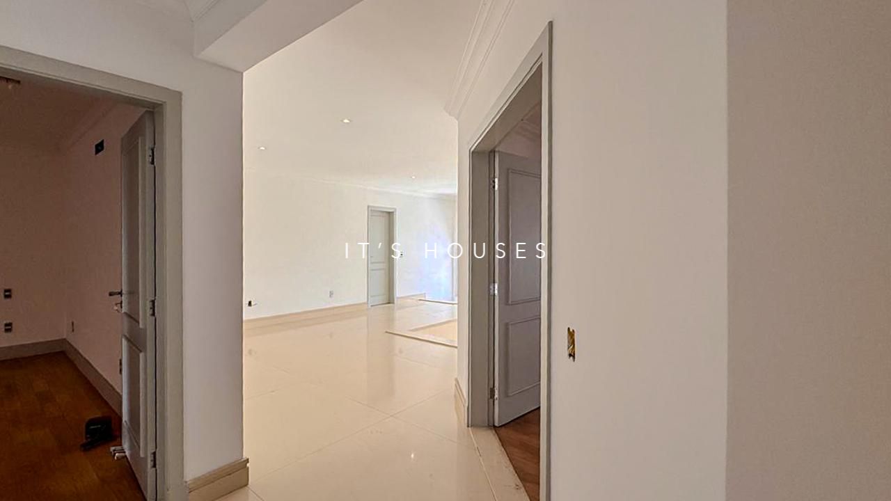 Piscina e área externa casa à venda em Alphaville Residencial 2, Alphaville, Barueri — 5 suítes, 950 m² — imagem 5 de 33